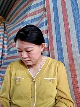 Snapshot of yoowwmr chatting on 28, 10, 2025 yoowwmr online show from 28, 10, 2025