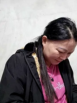 Snapshot of yoowwmr chatting on 19, 11, 2025 yoowwmr online show from 19, 11, 2025