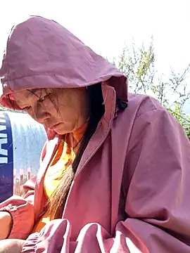 Snapshot of yoowwmr chatting on 27, 11, 2025 yoowwmr online show from 27, 11, 2025