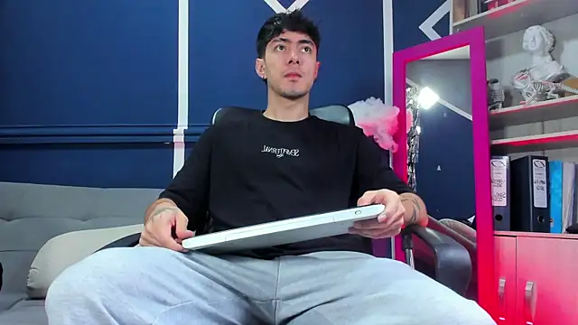 etham wolf  online show from 28, 11, 2025