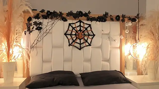 Daphne And Roger online show from 29, 10, 2025