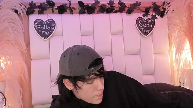 Daphne And Roger online show from 15, 4, 2026