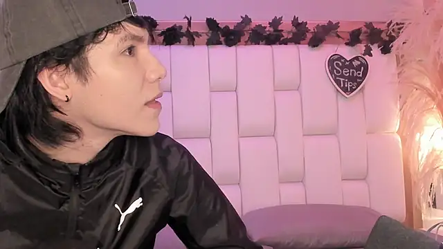 Daphne And Roger online show from 18, 4, 2026