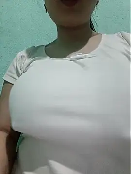 Snapshot of Shiny_Babe chatting on 8, 5, 2026 Shiny Babe online show from 8, 5, 2026