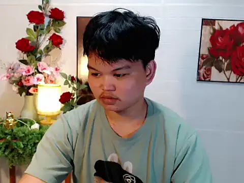 Snapshot of Reynelcock chatting on 5, 5, 2026 Reynelcock online show from 5, 5, 2026