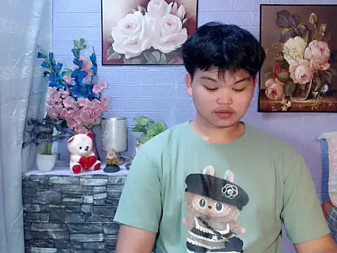 Snapshot of Reynelcock chatting on 5, 5, 2026 Reynelcock online show from 5, 5, 2026