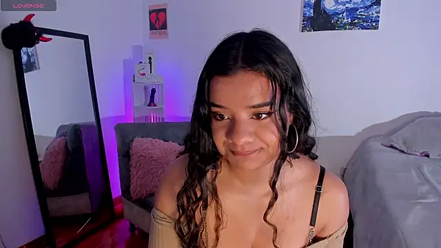 Shophie thoopson online show from 11, 5, 2026
