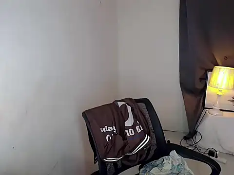 Snapshot of Filipina_milker chatting on 19, 10, 2025 Filipina milker online show from 19, 10, 2025