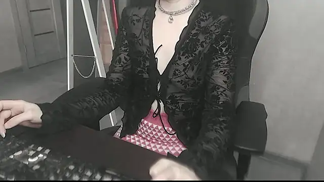 cute elfy  online show from 12, 4, 2026