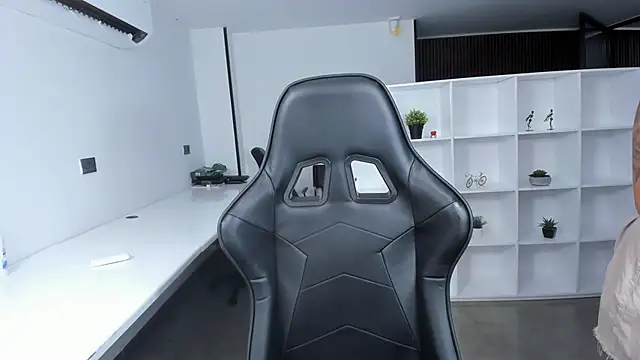 megan bigboobs  online show from 8, 11, 2025