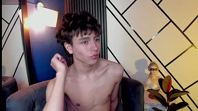 Snapshot of Christopher_77 chatting on 7, 10, 2025 Christopher 77 online show from 7, 10, 2025