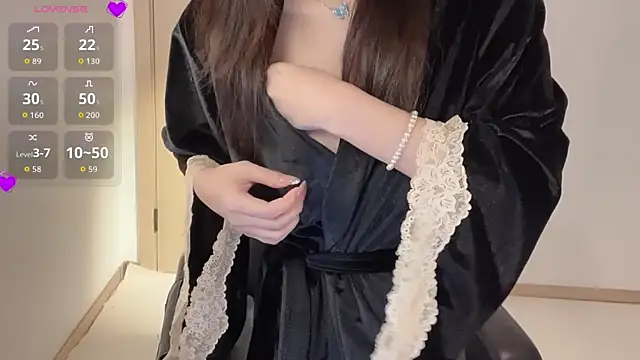 Snapshot of Seraphina-se chatting on 4, 12, 2025 Seraphina-se online show from 4, 12, 2025