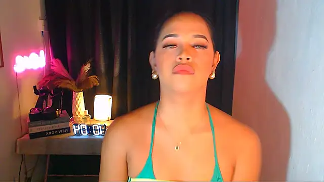 Lorainnelustts online show from 4, 12, 2025