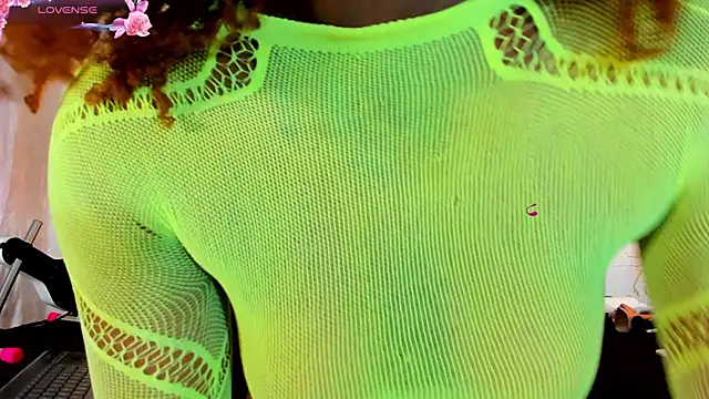 NAOMY COOPER online show from 6, 10, 2025