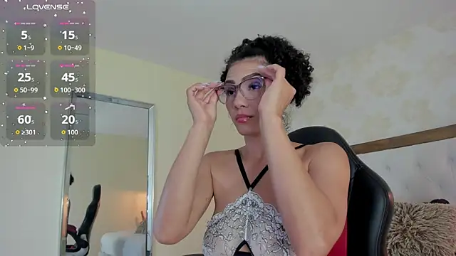 IRISCLARK1 online show from 10, 4, 2026