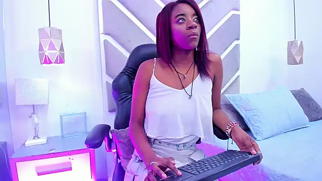 SabrinaBrownn online show from 12, 11, 2025