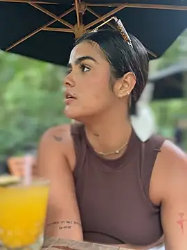 Kaily Sweet16 online show from 16, 4, 2026