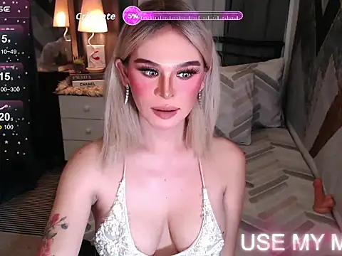 Snapshot of superhotangelxx chatting on 21, 4, 2026 superhotangelxx online show from 21, 4, 2026