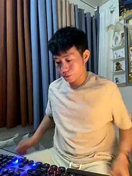 xshyboyx online show from 2, 12, 2025