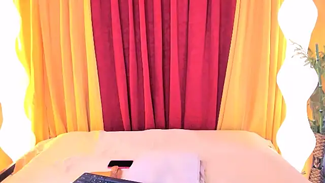 Snapshot of AthenaKeller chatting on 5, 11, 2025 AthenaKeller online show from 5, 11, 2025