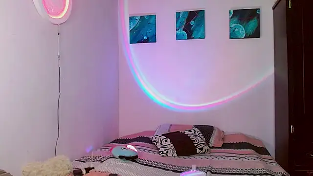 meghan devil  online show from 24, 11, 2025