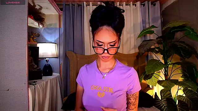 Snapshot of UrMassiveCockSabrinaOnTop chatting on 14, 11, 2025 UrMassiveCockSabrinaOnTop online show from 14, 11, 2025