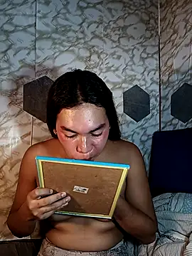 Snapshot of youryummybaby chatting on 22, 9, 2025 youryummybaby online show from 22, 9, 2025