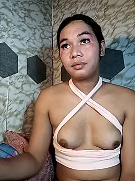 Snapshot of youryummybaby chatting on 3, 10, 2025 youryummybaby online show from 3, 10, 2025