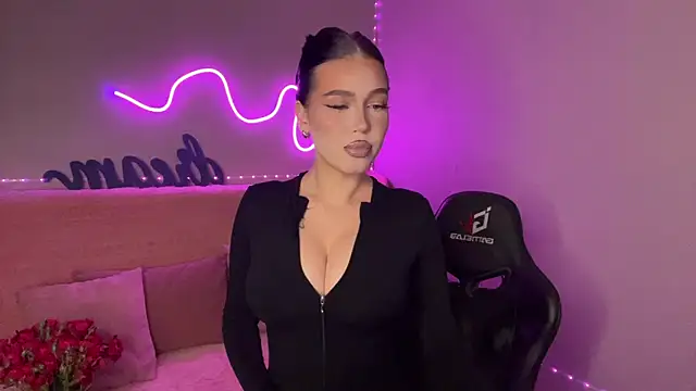 Snapshot of mistress_of_hearts chatting on 6, 11, 2025 mistress of hearts online show from 6, 11, 2025