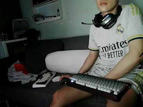 boyhigh1997 online show from 5, 4, 2026