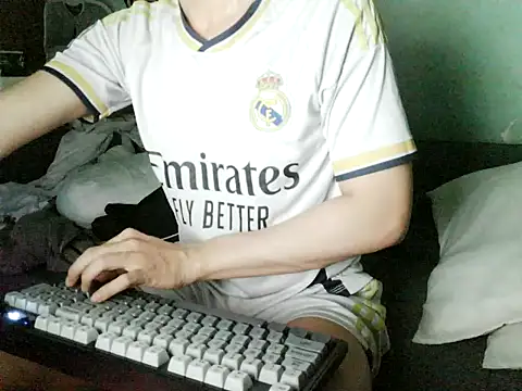 boyhigh1997 online show from 6, 4, 2026