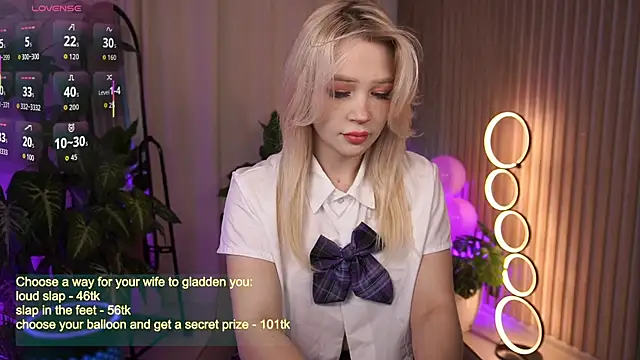 LauraWifeness online show from 2, 10, 2025