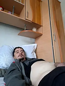 Snapshot of hugecock4u1990 chatting on 16, 11, 2025 hugecock4u1990 online show from 16, 11, 2025