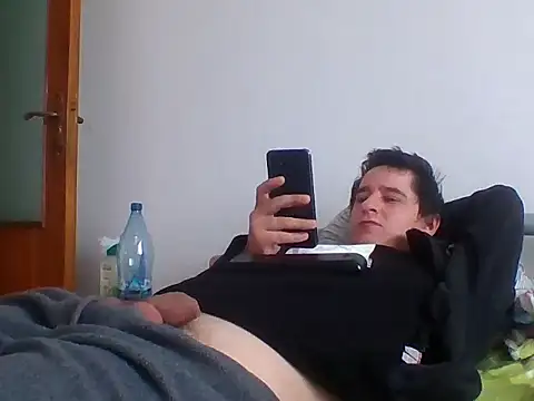 Snapshot of hugecock4u1990 chatting on 28, 11, 2025 hugecock4u1990 online show from 28, 11, 2025