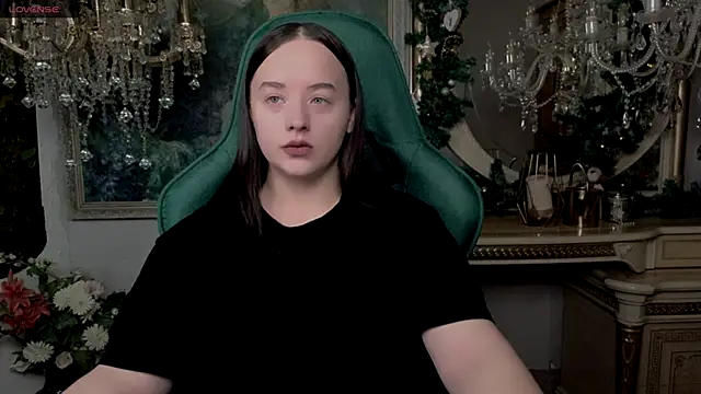 LaraBenson  online show from 2, 12, 2025