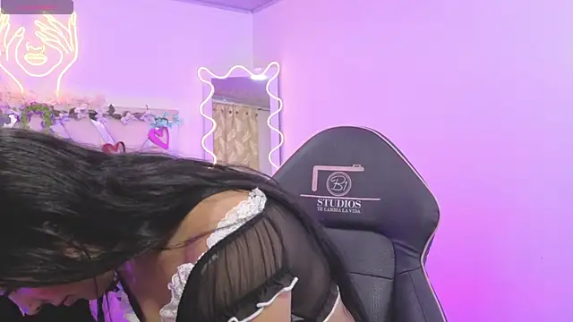 Snapshot of chleo_tay chatting on 4, 10, 2025 chleo tay online show from 4, 10, 2025