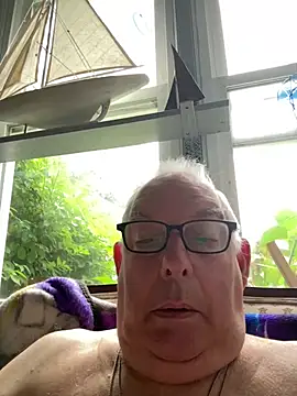 CharlieWeaver22 online show from 28, 6, 2026