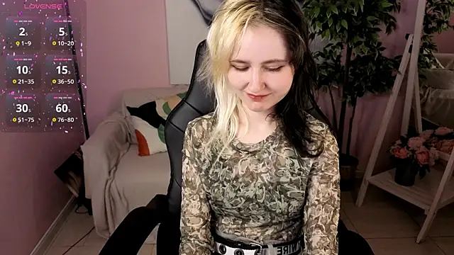 girl next doorr online show from 19, 4, 2026