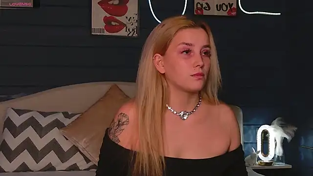 Snapshot of Crystal_Jull chatting on 31, 10, 2025 Crystal Jull online show from 31, 10, 2025