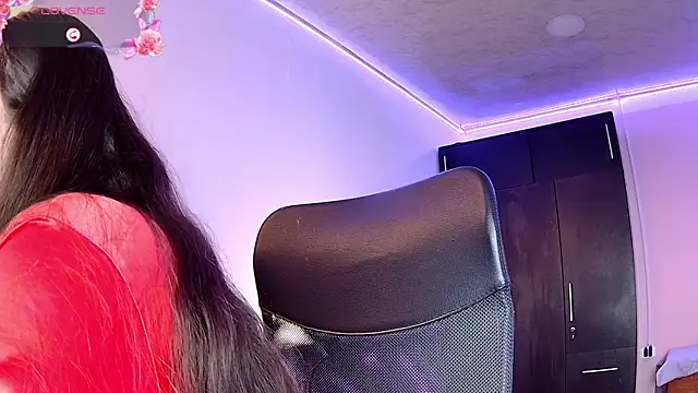 Snapshot of Violet_moon24 chatting on 8, 10, 2025 Violet moon24 online show from 8, 10, 2025