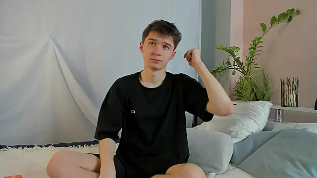 Snapshot of SherlockMax chatting on 13, 2, 2026 SherlockMax online show from 13, 2, 2026