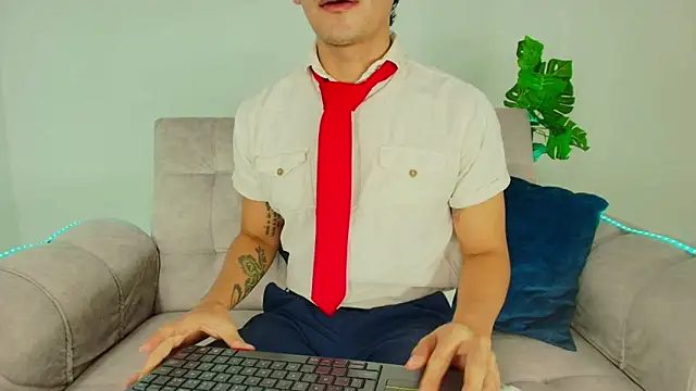 CamiiGuzmanX online show from 10, 10, 2025