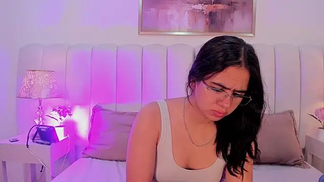 Snapshot of Sweet_Dreams_01 chatting on 25, 5, 2026 Sweet Dreams 01 online show from 25, 5, 2026