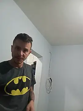 Snapshot of Guto-_- chatting on 21, 12, 2025 Guto- - online show from 21, 12, 2025