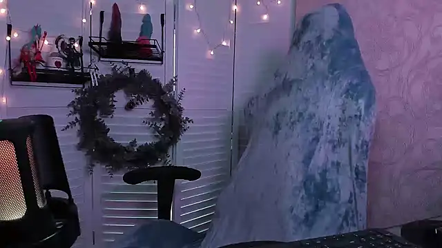 Snapshot of aestheticbeing chatting on 15, 12, 2025 aestheticbeing online show from 15, 12, 2025