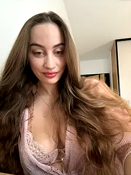 Snapshot of Maribelle_Vinnie chatting on 15, 12, 2025 Maribelle Vinnie online show from 15, 12, 2025