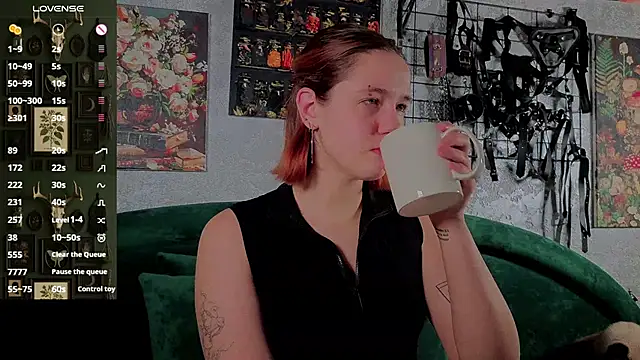 Snapshot of the_high_priestess chatting on 28, 11, 2025 the high priestess online show from 28, 11, 2025