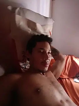 Snapshot of RuiMaddoox chatting on 13, 11, 2025 RuiMaddoox online show from 13, 11, 2025