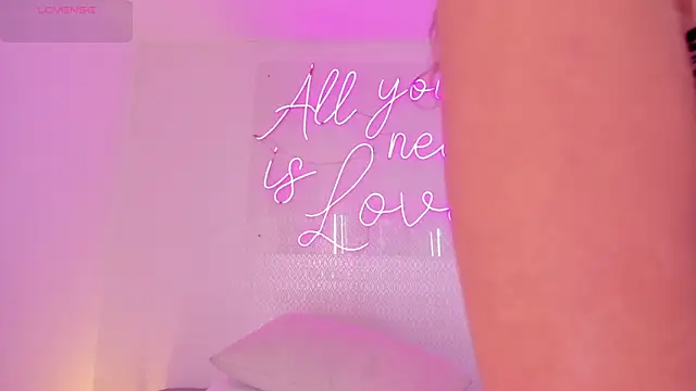 Snapshot of aleksandramiller_ chatting on 12, 11, 2025 aleksandramiller online show from 12, 11, 2025