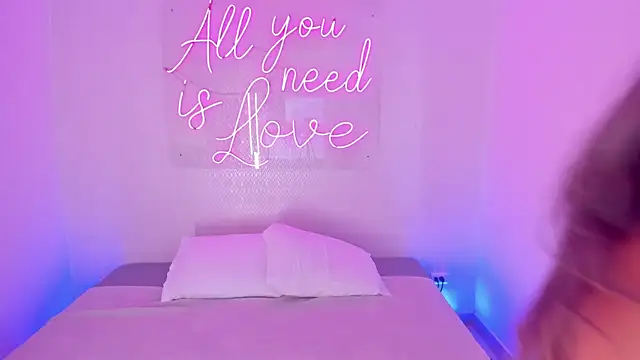 Snapshot of aleksandramiller_ chatting on 18, 11, 2025 aleksandramiller online show from 18, 11, 2025